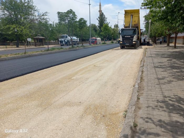 Ambar Mahalle yoluna scak asfalt serimi gerekletirildi