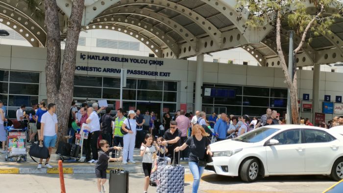 Antalya’nn tatilcileri havayolunu tercih etti