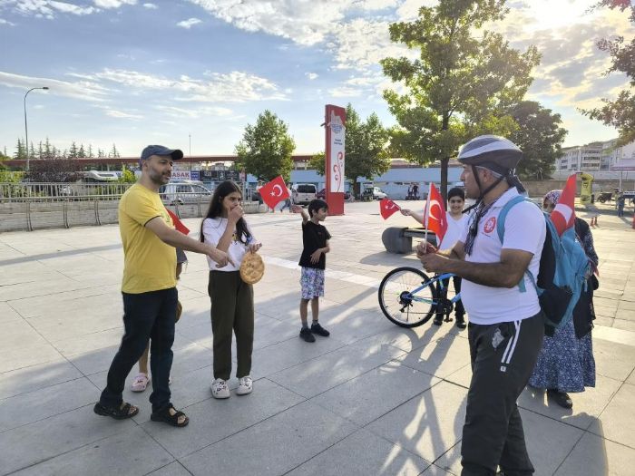 Askerlerin cephede tkettii kuru ekmei yaptrp dattlar