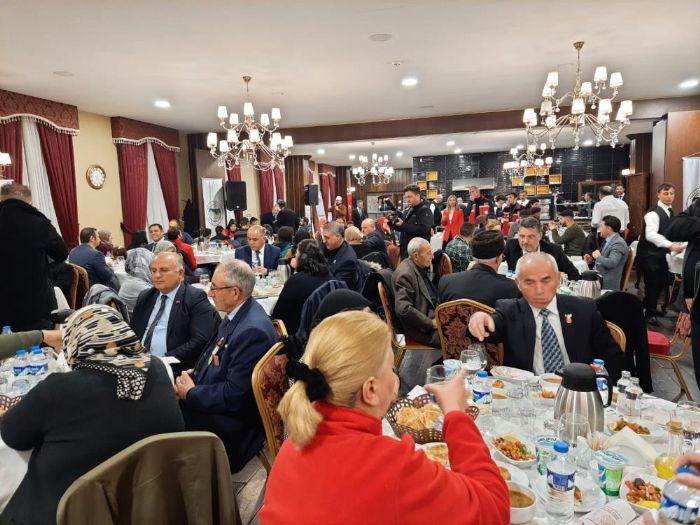 Kars'ta ehit aileleri ve gaziler iftarda bulutu