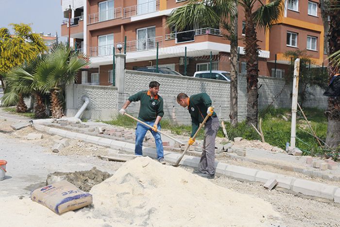 Toroslar Belediyesi, yollar yenilemeye devam ediyor