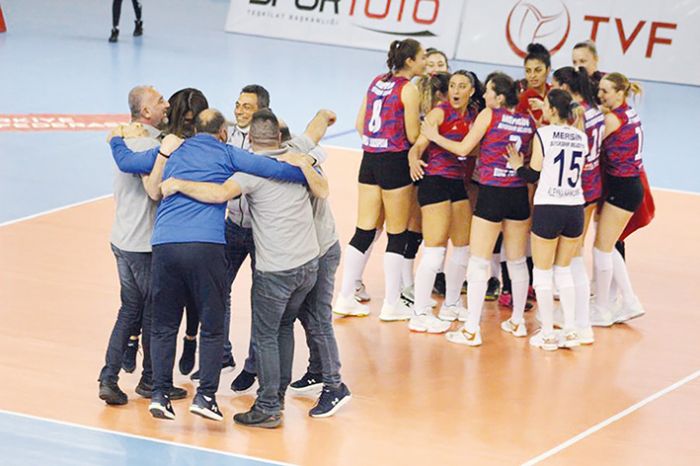 Bykehir Kadn Voleybol Takm Play-Offu garantiledi