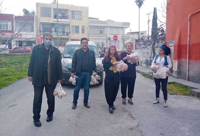 CHP Tarsus ile rgtnden vatandalara ekmek datm