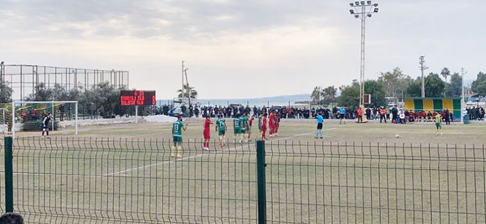 Amatrde olsa futbol ak, balkonlar bile doldu