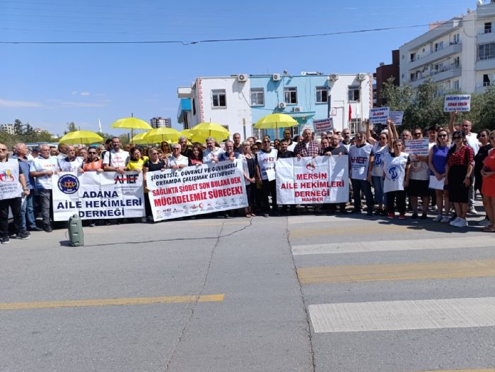 Mersinde doktor ile hemirenin darp edilmesi salk alanlar tarafndan protesto edildi