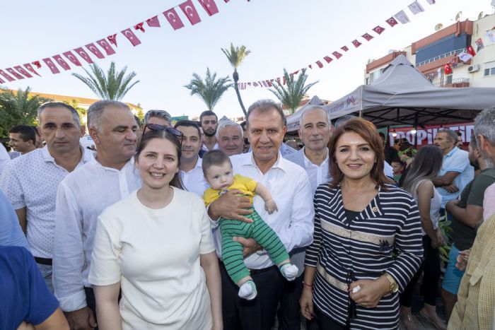 Mersinde Tropikal Meyve enlii: Bakan Seer reticileri dllendirdi