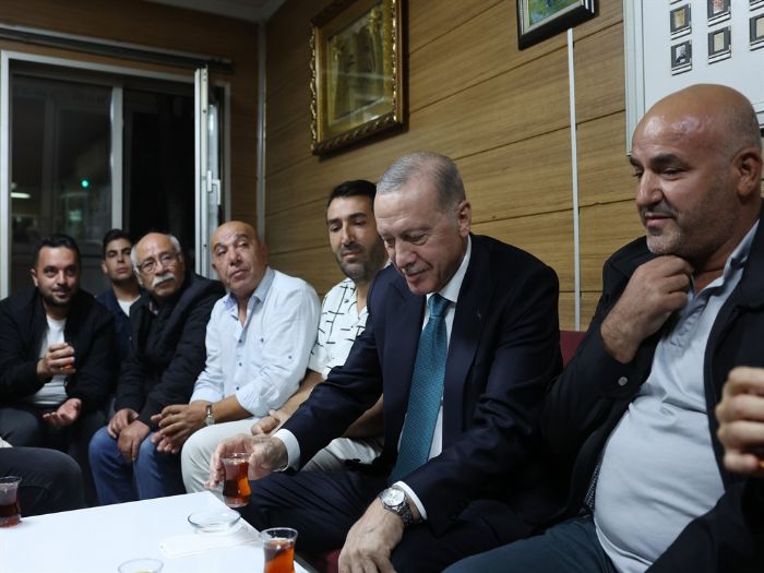 Cumhurbakan Erdoan'dan esnaf ziyareti