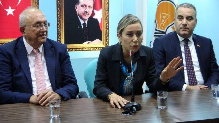 Antalya'da  40 kadn AK Parti saflarna katld