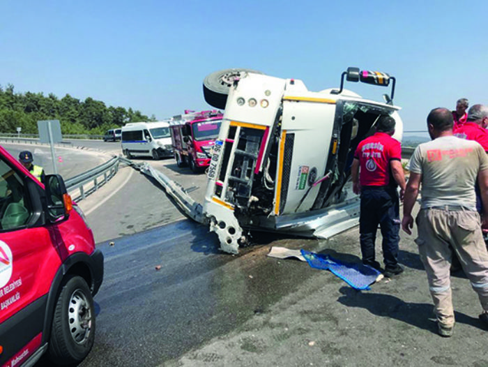 Mersin’de devrilen su tankerinin srcs hayatn kaybetti  