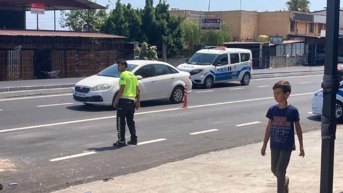 Motosiklet kamyonete arpt, frlayan yolcuyu baka ara ezdi