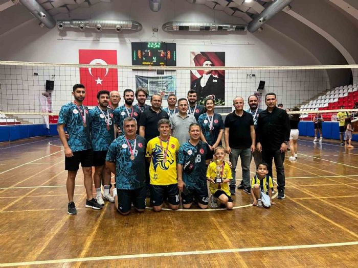 Aydn l Salk Mdrl voleybol turnuvasnda 3nc oldu