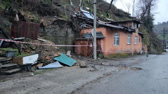 Zonguldak'ta heyelan sonras 3 ev tahliye edildi