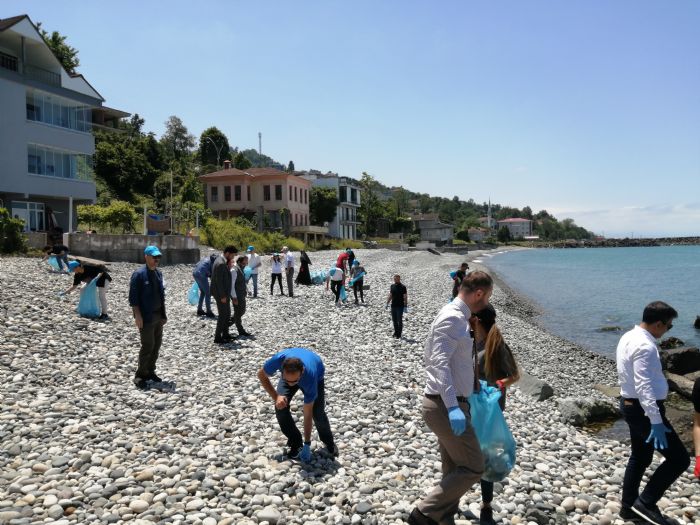 RTEܒl renciler ve akademisyenler ky ve sualt temizlii yapt   