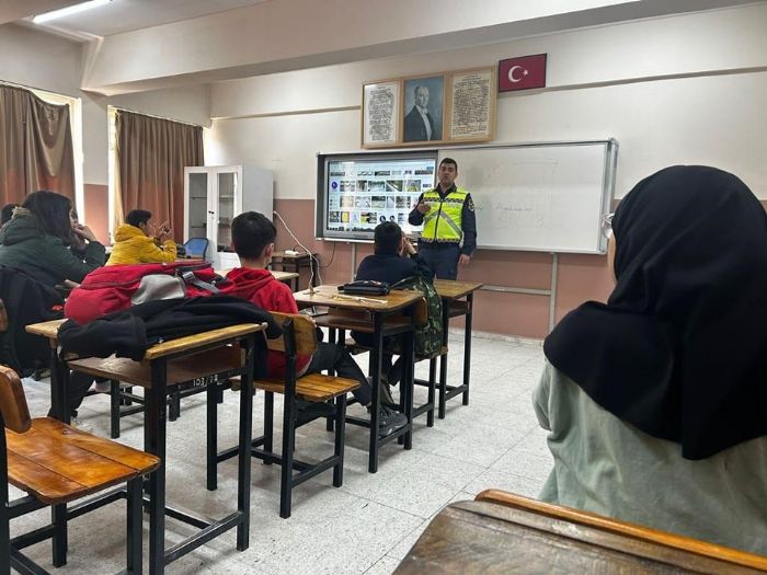 rencilere trafik kurallar ve emniyet kemerinin nemi anlatld   