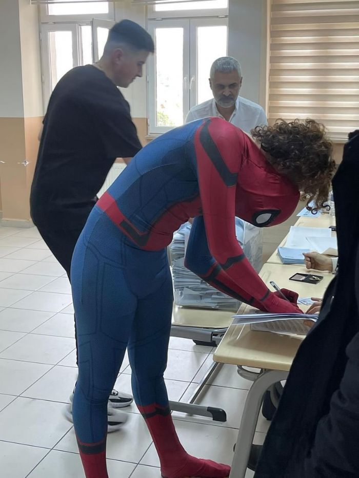 Spiderman kyafeti ile oy kulland