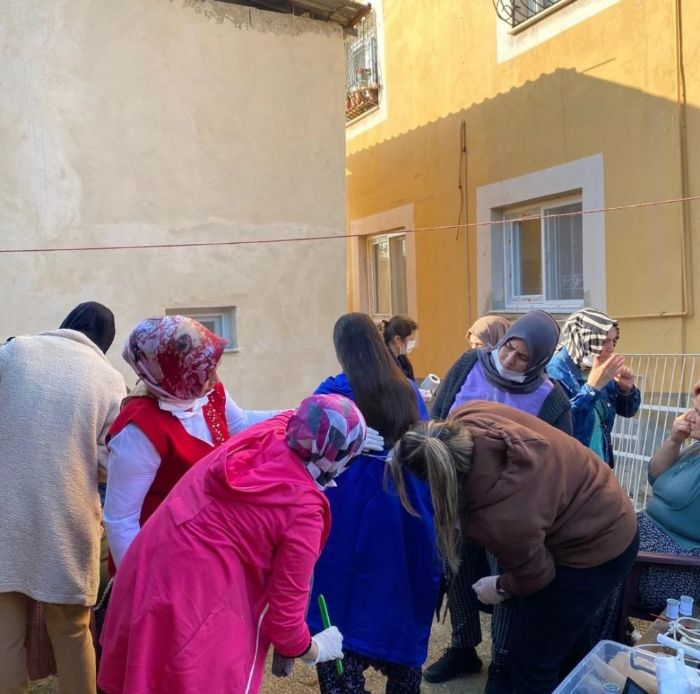 Kozan'da yallara ve ocuklara cretsiz kuafrlk hizmeti