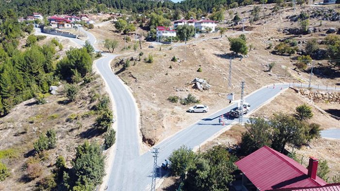 Tarsus Belediyesi asfalt ve sathi kaplama almalarna hz verdi