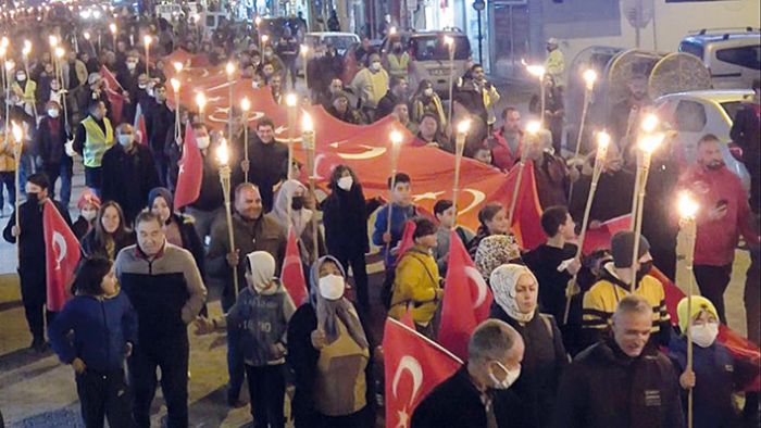 Erdemlide ehitleri Anma Gnnde fener alay dzenlendi