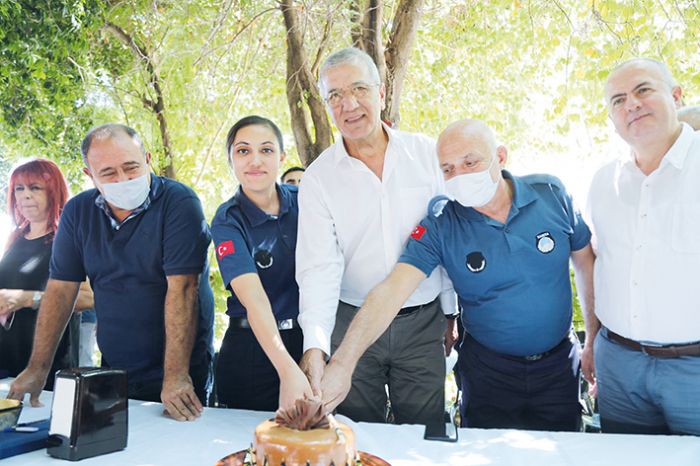 Tarhan,zabta ekibiyle yemekte bulutu