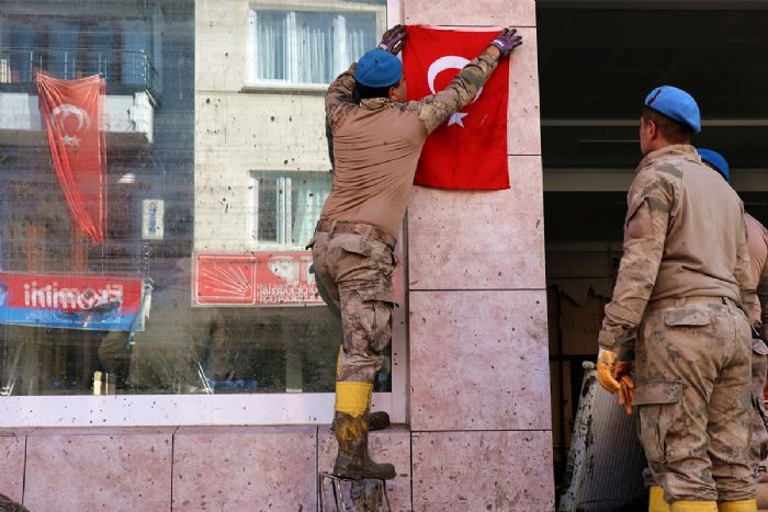 Mehmetik sel blgesinde bayrak sevgisini bir kez daha gsterdi