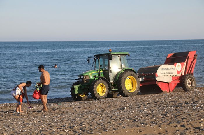 Mezitli Belediyesinden sahilde ta temizlii