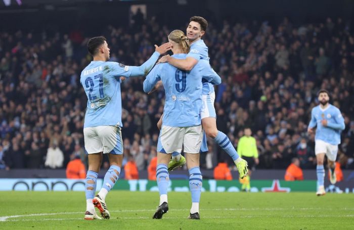 Manchester City, eyrek final biletini ald