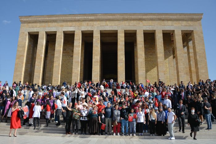 Mersin'de zel gereksinimle bireyler, Cumhuriyetin 100. yln Antkabir'de kutlad