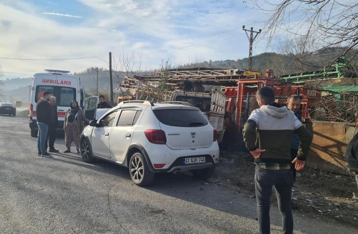 Direksiyon banda uyuyunca park halindeki kamyonete arpt