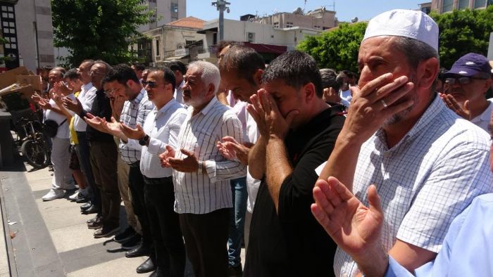 Mersin'de smail Haniye iin gyabi cenaze namaz klnd