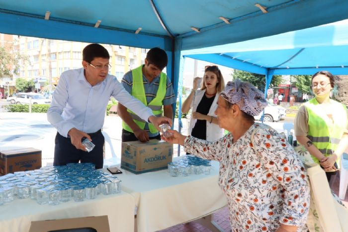 Nazilli Belediyesi ekipleri vatandalar serinletti