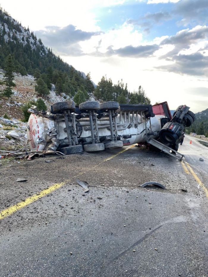 Antalya'da mazot ykl tanker devrildi