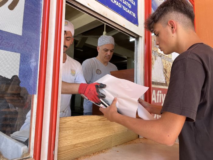 Tarsus Belediyesi Ekmei 3 TLden Satmaya Devam Ediyor