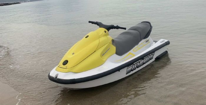 Jet ski ile gmen kaakl jandarmaya takld 