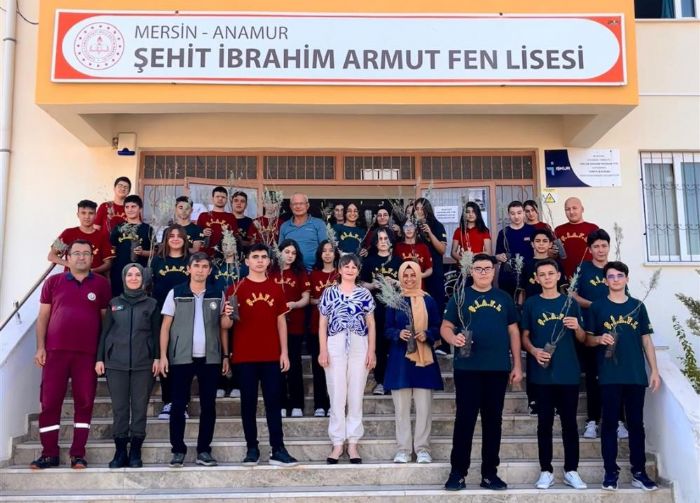 Anamur'da lise rencilerine fidan datld