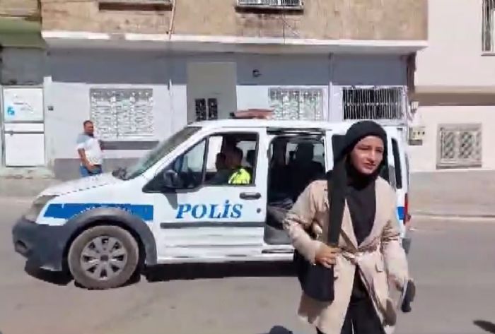 Kimliini unutan rencinin yardmna polis kotu