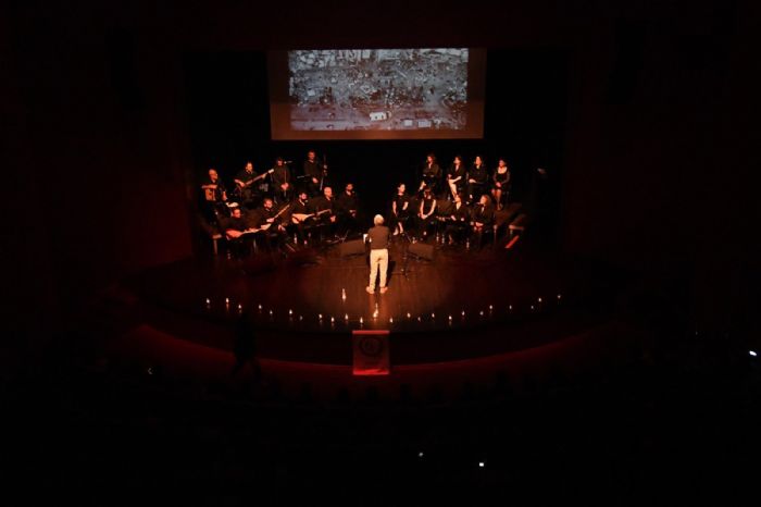 Konserin geliri, depremzede rencilere baland