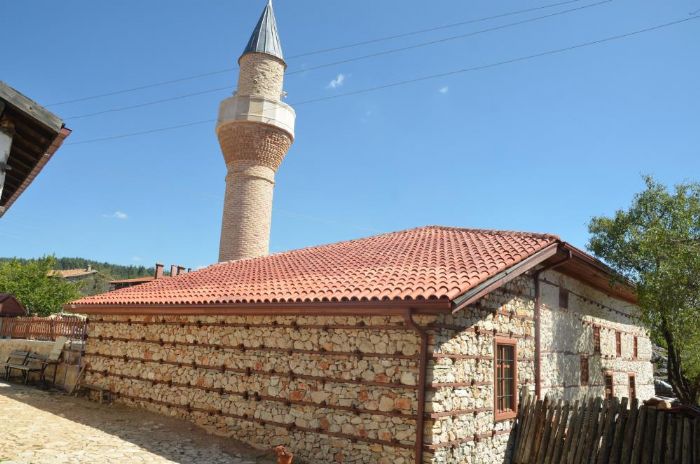 Antalya'daki 600 yllk Sarhaclar Camii yllara meydan okuyor