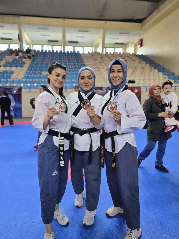 Trkiye Tekvando Poomsae ampiyonasnda Ispartal sporculardan gm madalya