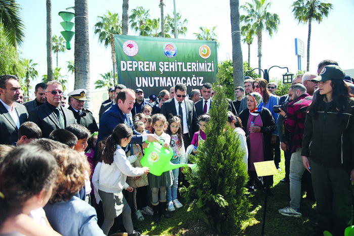 Depremde hayatn kaybeden her vatandan ansna bir fidan