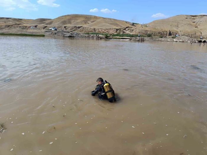 Serinlemek iin Dicle Nehrine giren ocuk, boularak hayatn kaybetti