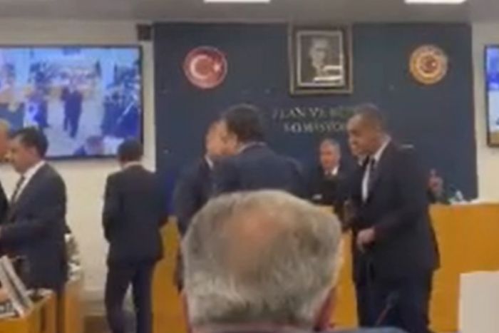 CHP ve AK Partili milletvekilleri arasnda video ekme tartmas