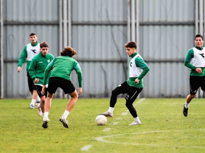 Bursaspor, idmanlara devam ediyor