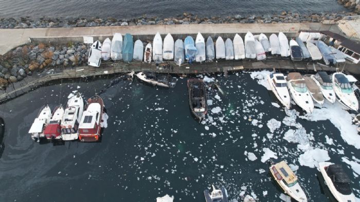 Caddebostan yat limannda yanan tekneler havadan grntlendi   