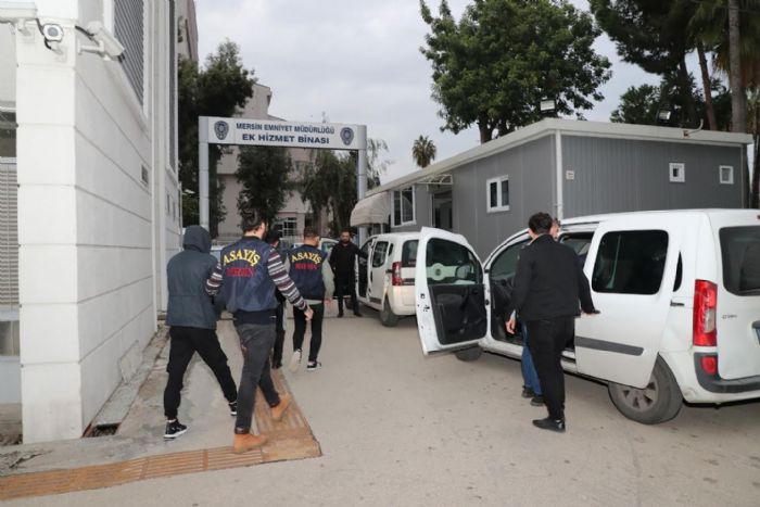 Kendilerini polis ve savc olarak tantp 7 Milyon TL almlar 