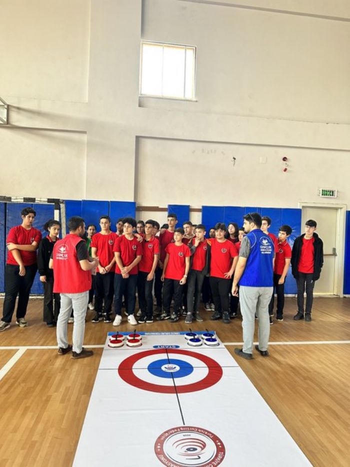 Genlerden enerji dolu etkinlik: Floor Curling!