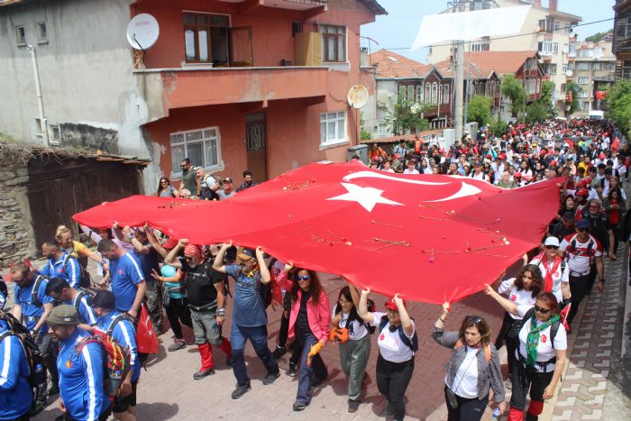 95 kilometrelik Atatrk ve stiklal Yolu Yry balad