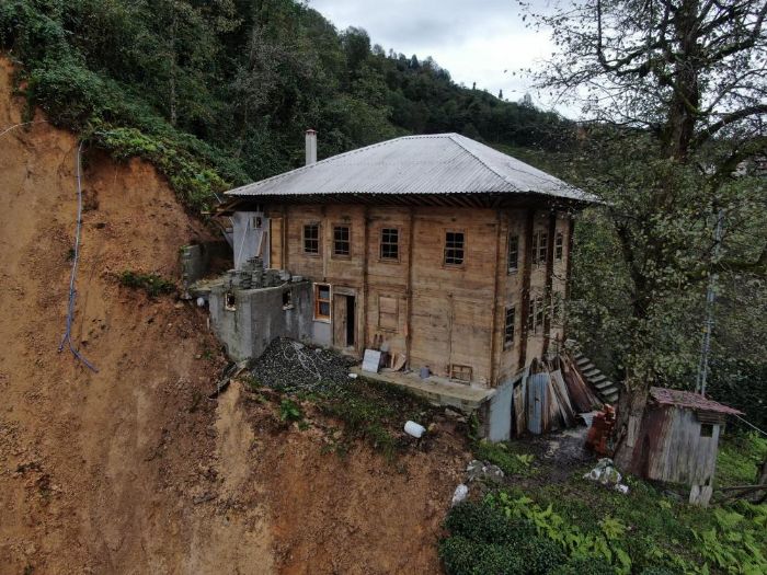 Rize Valiliinden heyelan aklamas