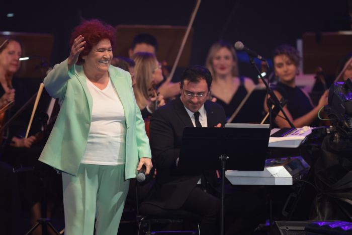  Selda Bacan ve Fahir Atakolundan unutulmaz konser