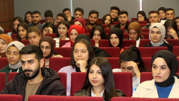 Erzincan Valilii'nden Depremzede rencilere Burs