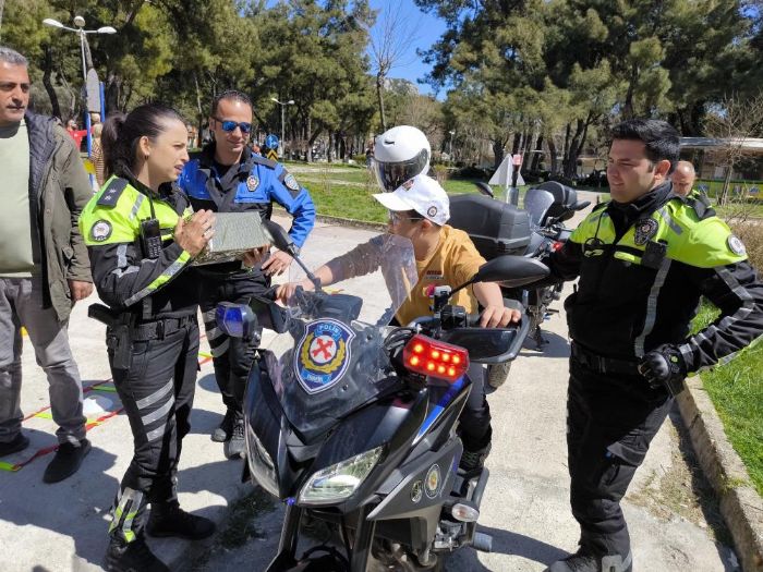 Mula polisi Down sendromlu bireyleri arlad